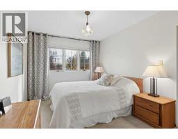 339 Wildwood Drive Sw, Calgary, AB T3C3E4 Photo 17