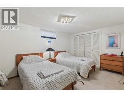 339 Wildwood Drive Sw, Calgary, AB T3C3E4 Photo 22