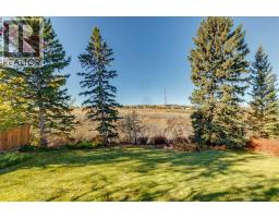 4pc Bathroom - 339 Wildwood Drive Sw, Calgary, AB T3C3E4 Photo 6