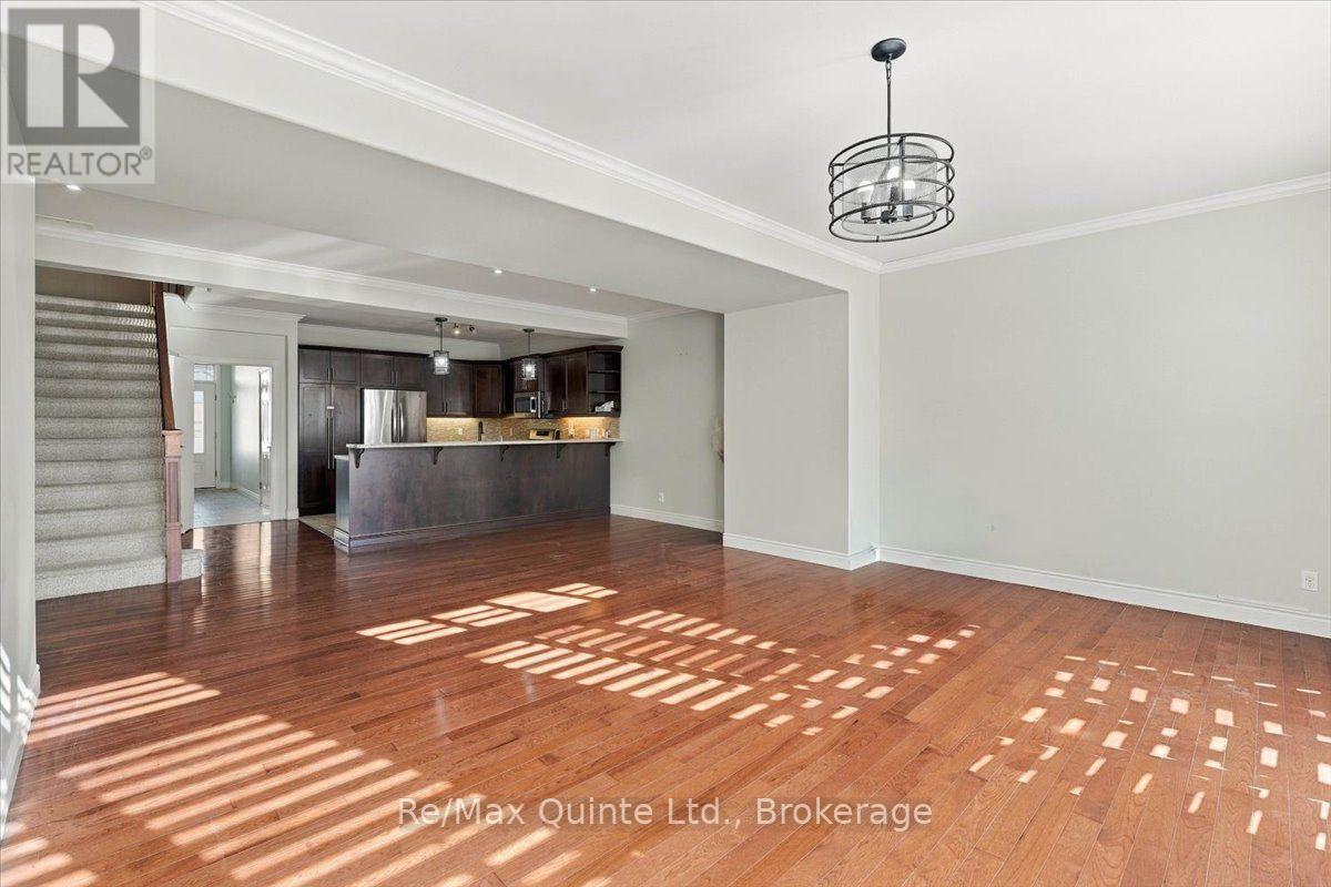 39 PRINCETON PLACE, Belleville (Thurlow Ward) — photo 5