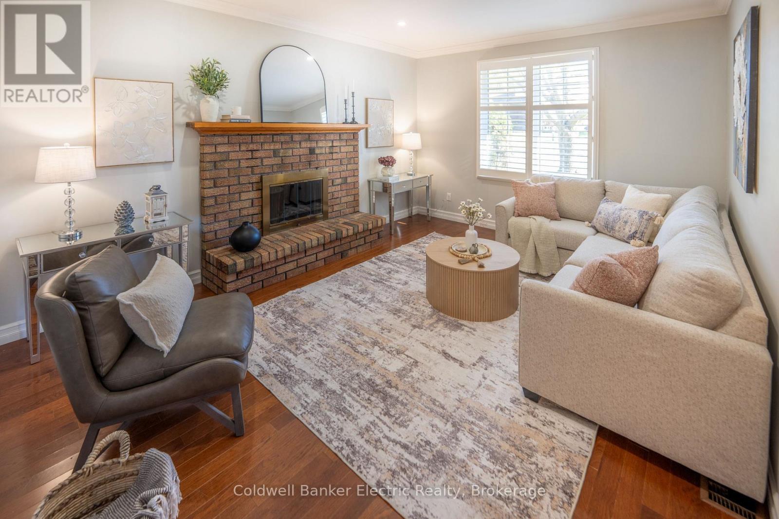 958 Smithside Court, Peterborough, ON photo 4