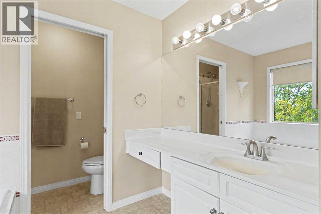 436 Rocky Ridge Bay NW, Calgary — photo 18