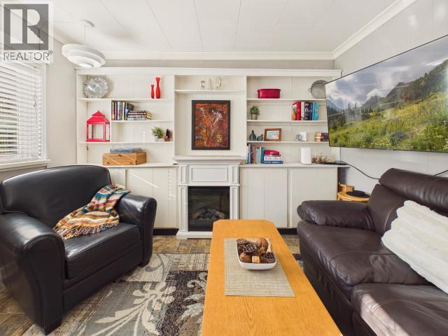 6941 KAMLOOPS STREET, Powell River - Image 1