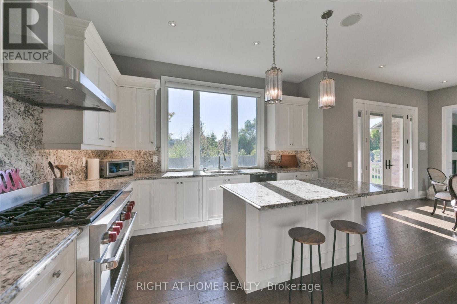 25 Wedgeport Court, King, ON photo 11