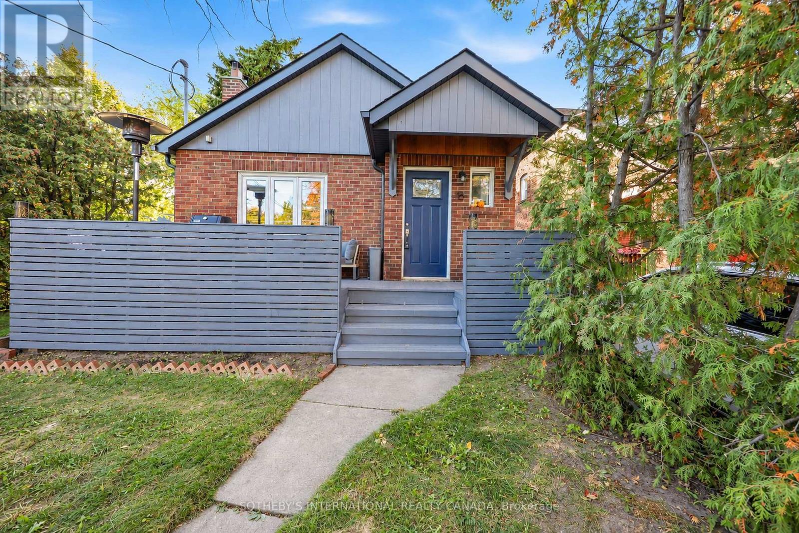 16 Smithfield Drive, Toronto, ON