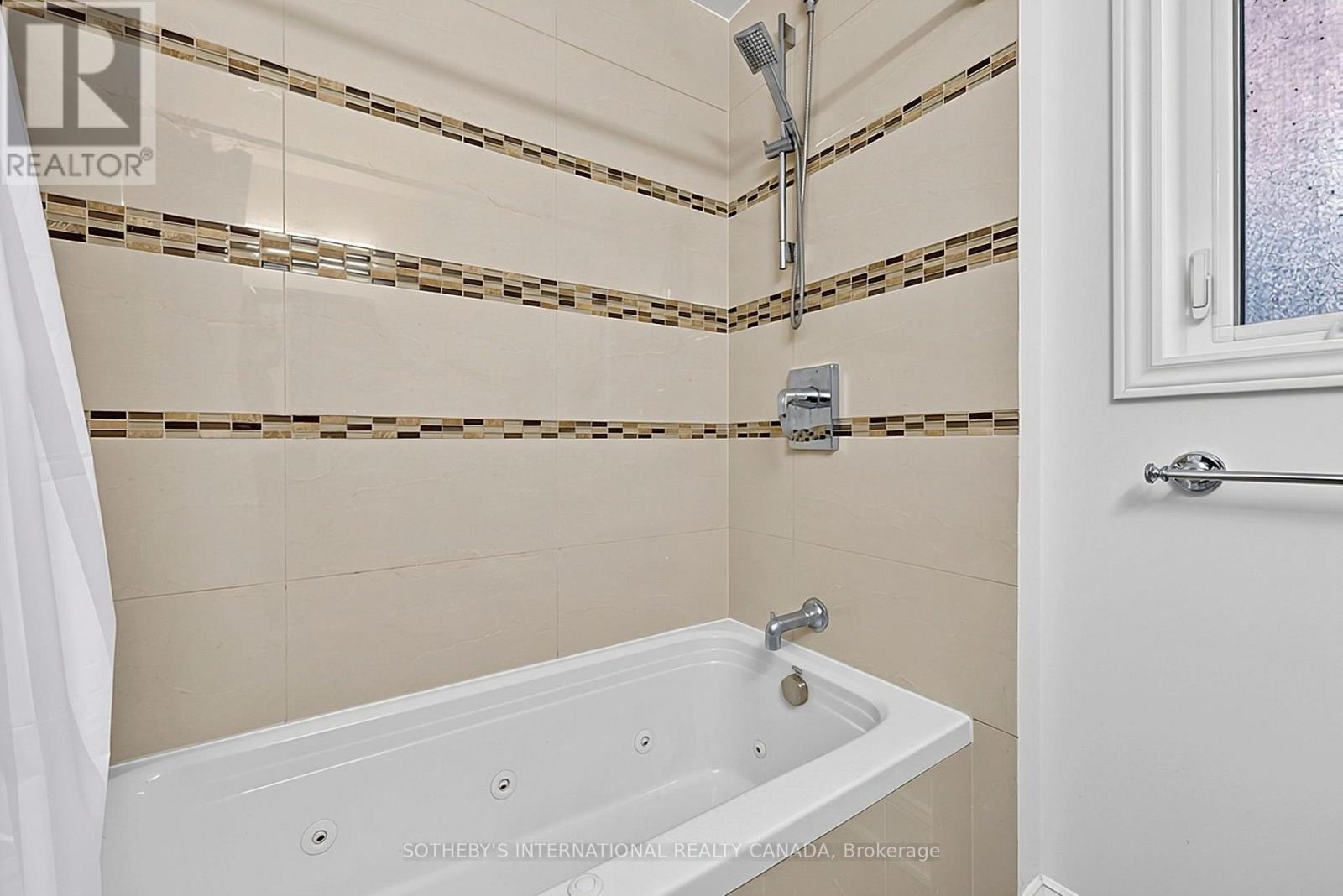 16 Smithfield Drive, Toronto, ON photo 17