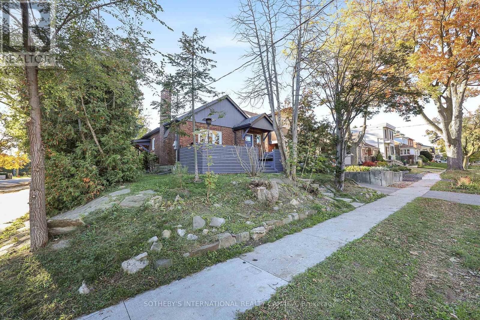 16 Smithfield Drive, Toronto, ON photo 28
