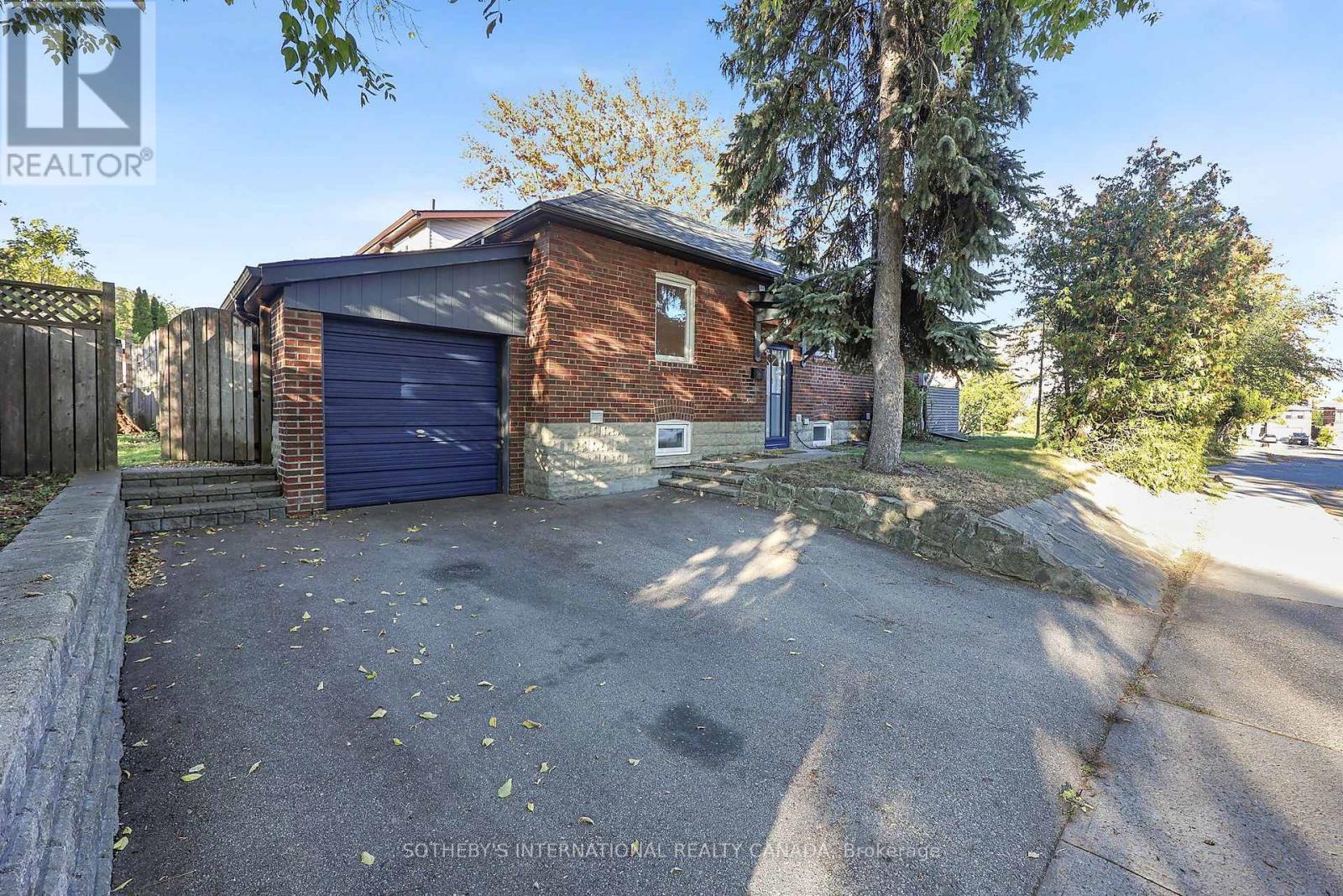 16 Smithfield Drive, Toronto, ON photo 31