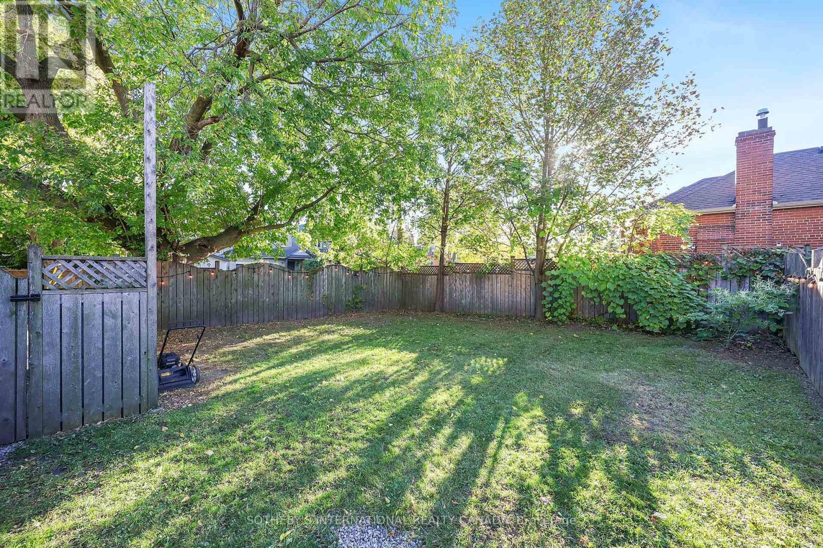 16 Smithfield Drive, Toronto, ON photo 32