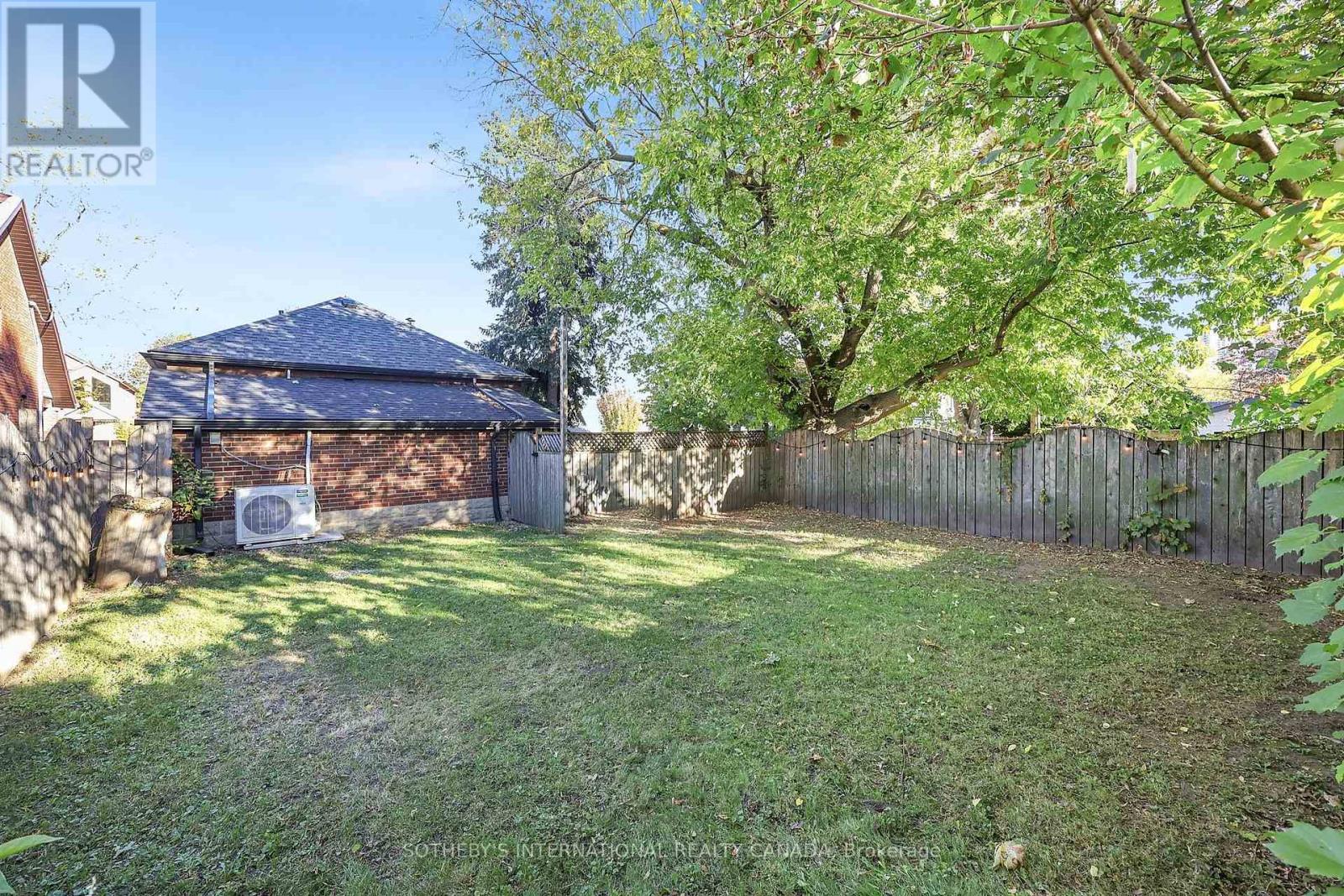 16 Smithfield Drive, Toronto, ON photo 34