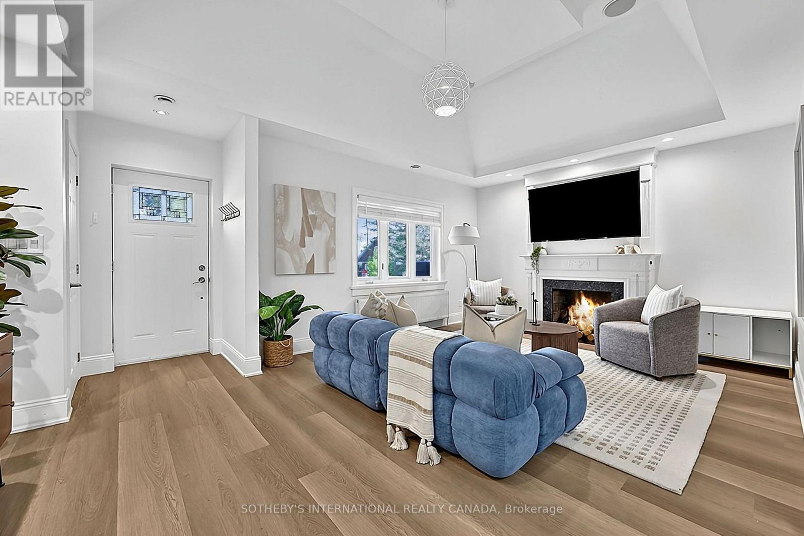 16 Smithfield Drive, Toronto, ON photo 7
