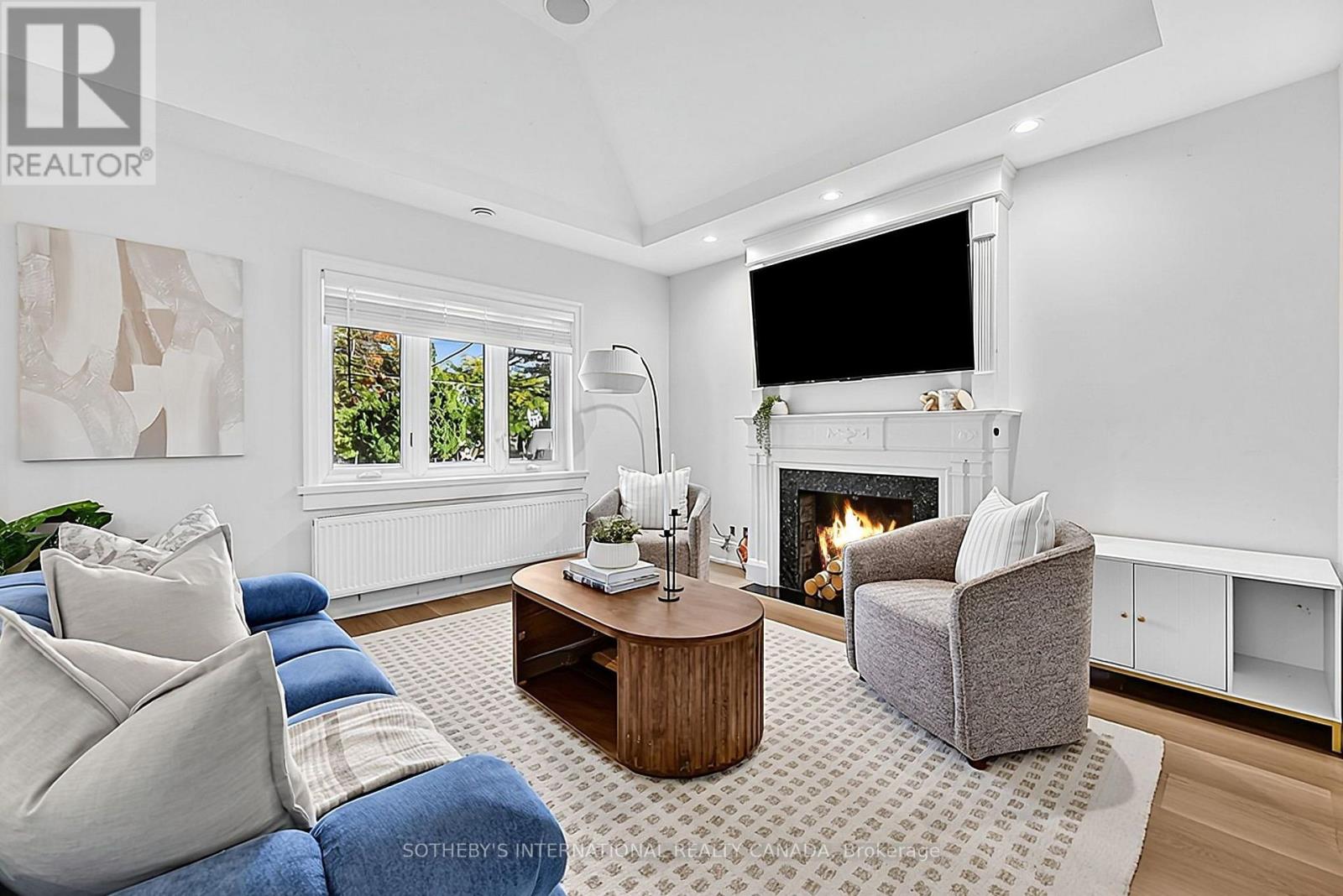 16 Smithfield Drive, Toronto, ON photo 8