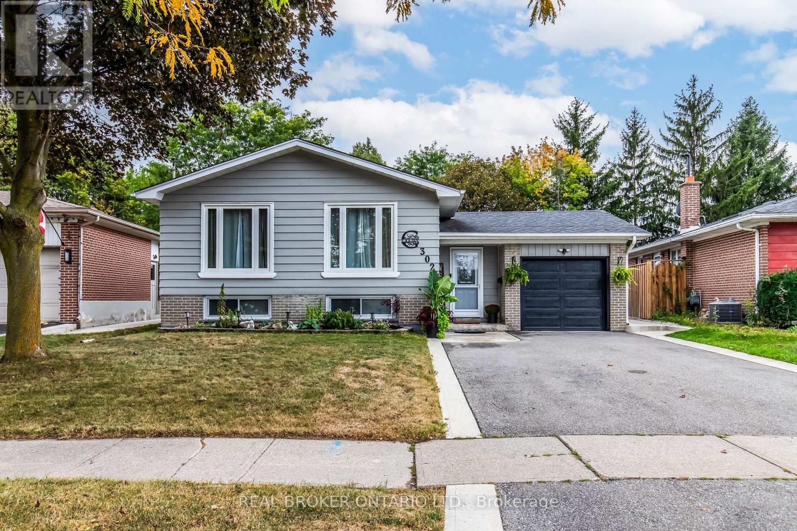 302 Delrex Boulevard, Halton Hills, ON photo 1