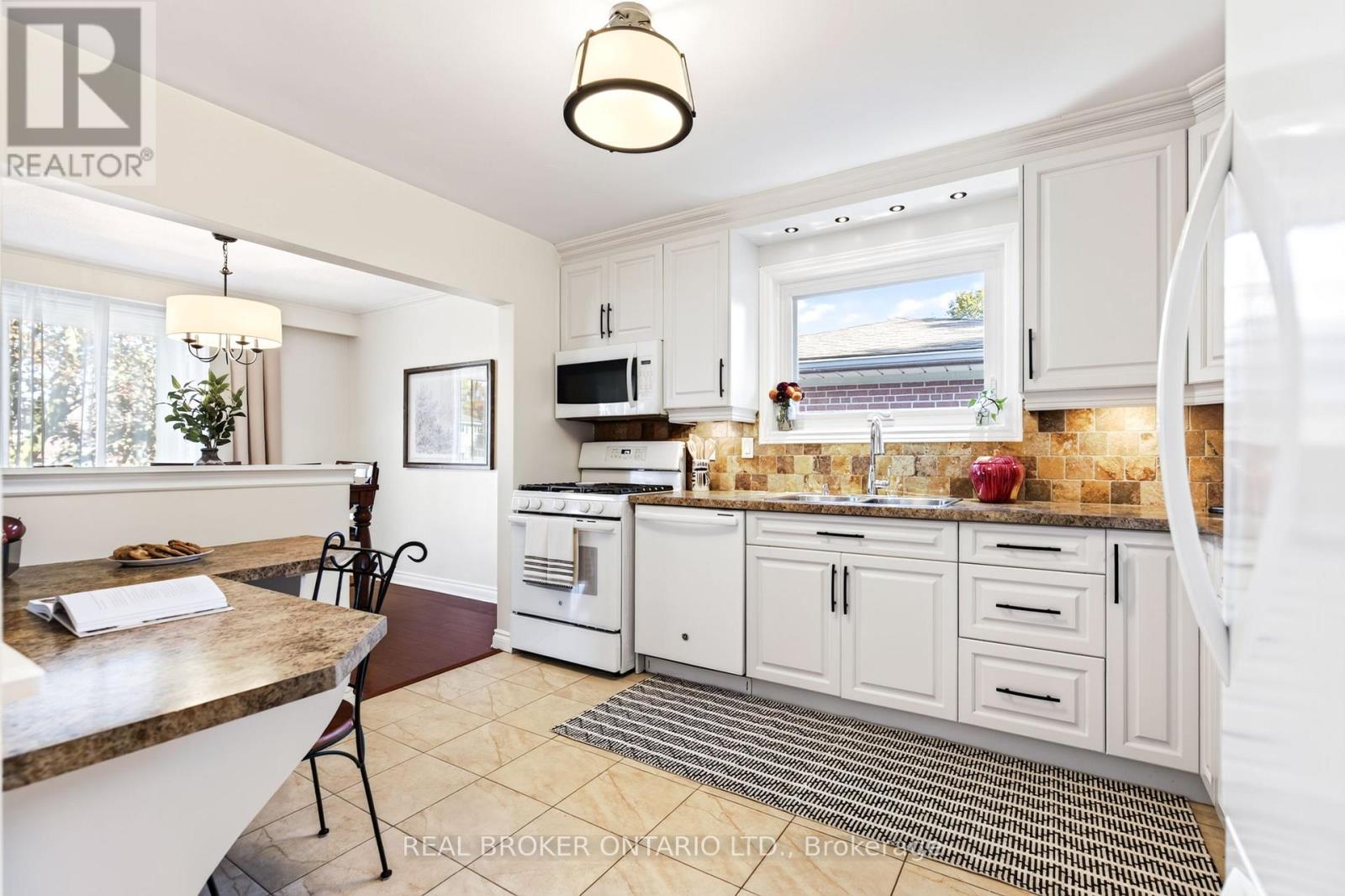 302 Delrex Boulevard, Halton Hills, ON photo 10