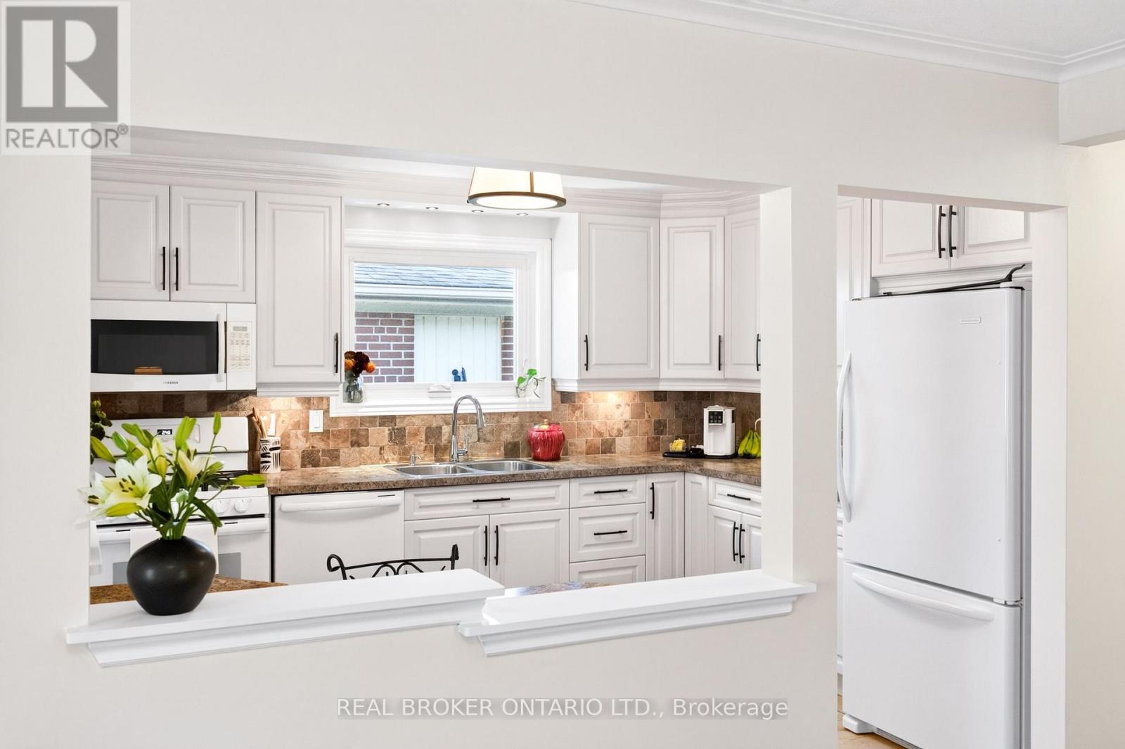 302 Delrex Boulevard, Halton Hills, ON photo 13
