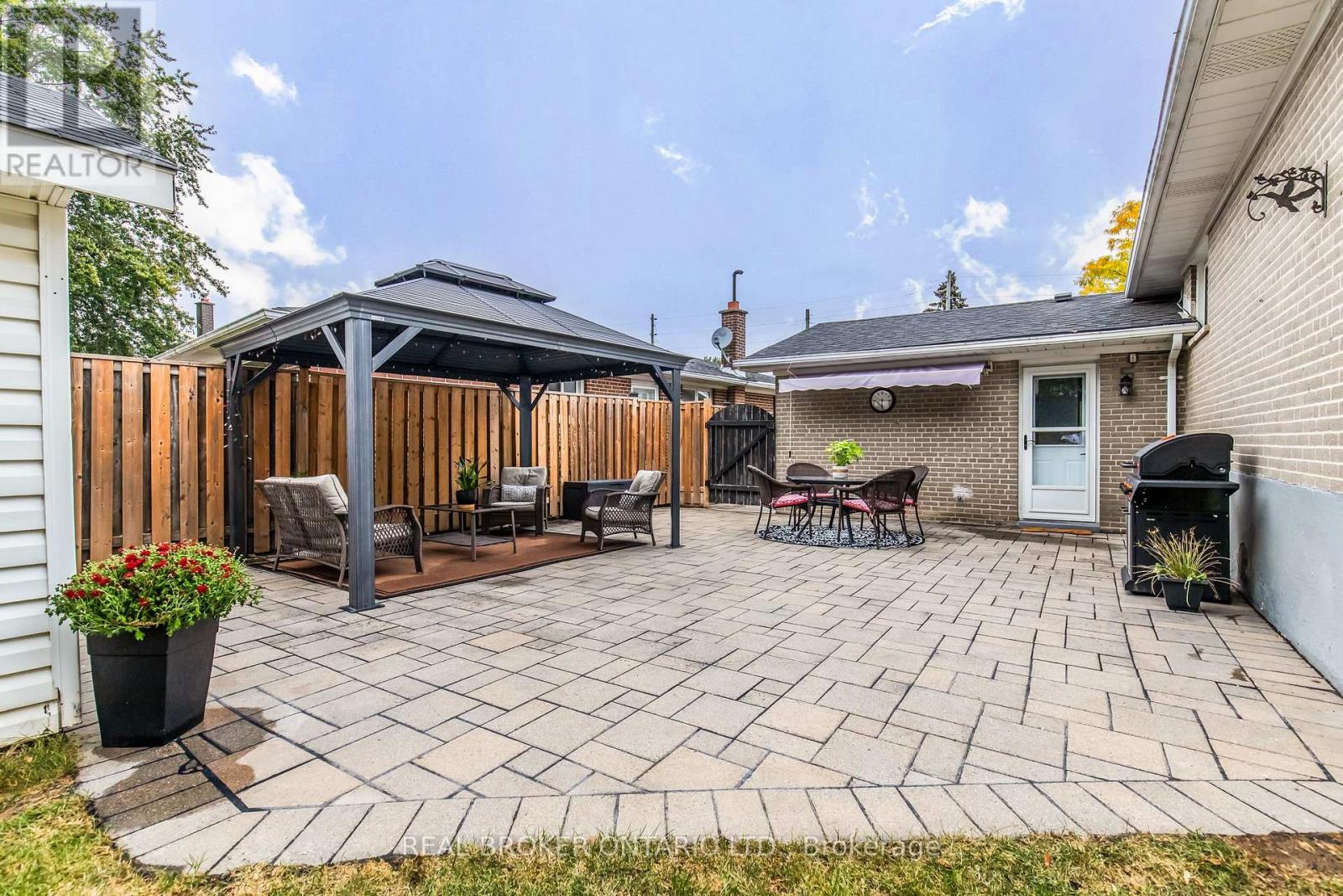302 Delrex Boulevard, Halton Hills, ON photo 32