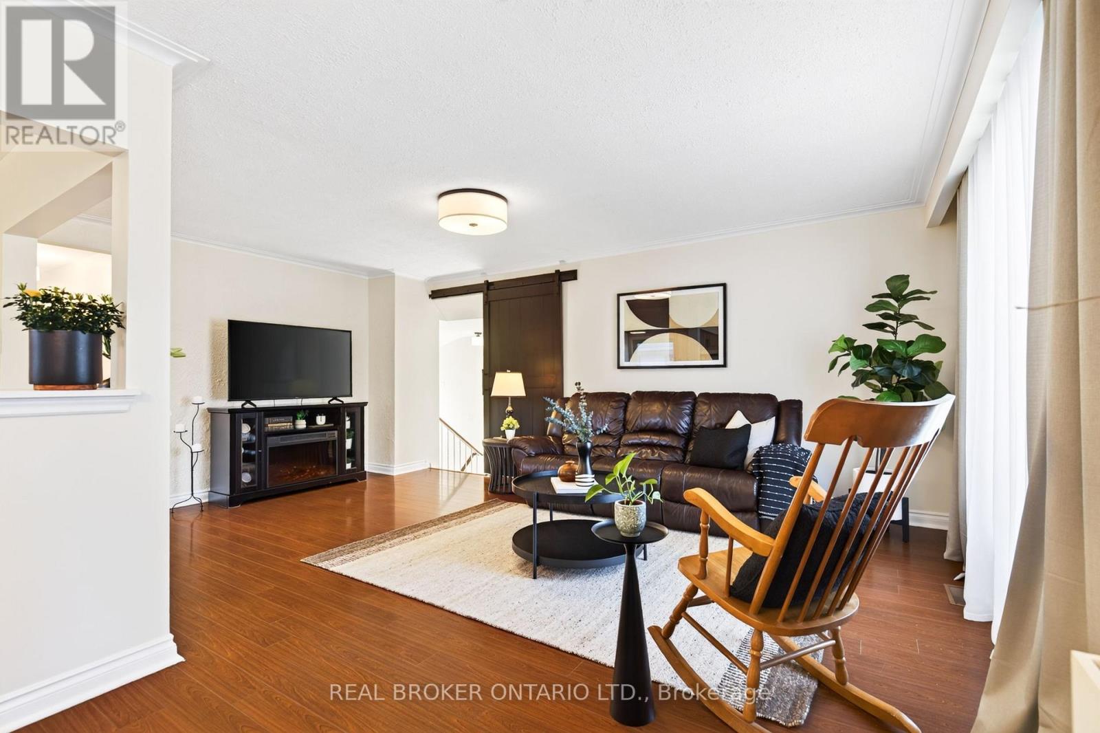 302 Delrex Boulevard, Halton Hills, ON photo 7