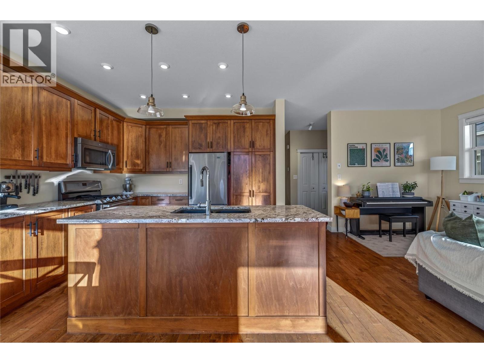 #101 644 VICTORIA Drive - 6