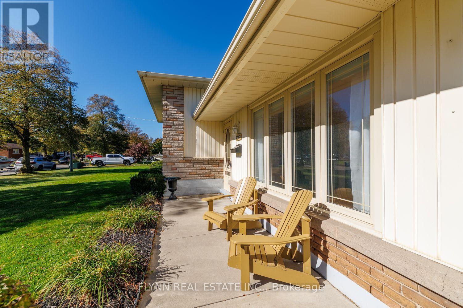 8968 Banting Avenue, Niagara Falls, ON photo 2