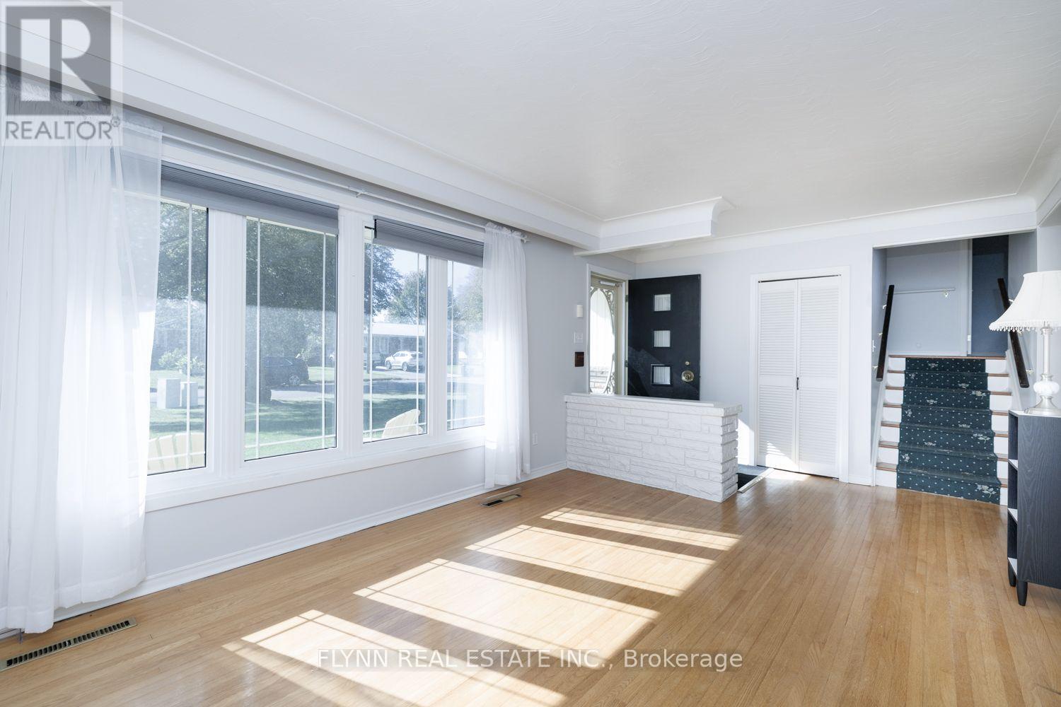 8968 Banting Avenue, Niagara Falls, ON photo 6