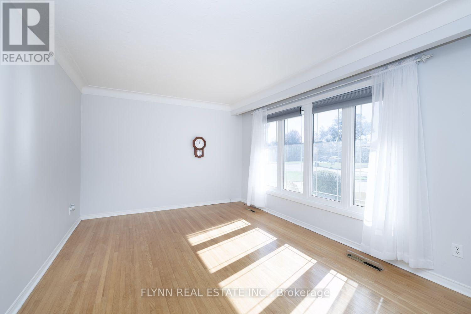 8968 Banting Avenue, Niagara Falls, ON photo 8