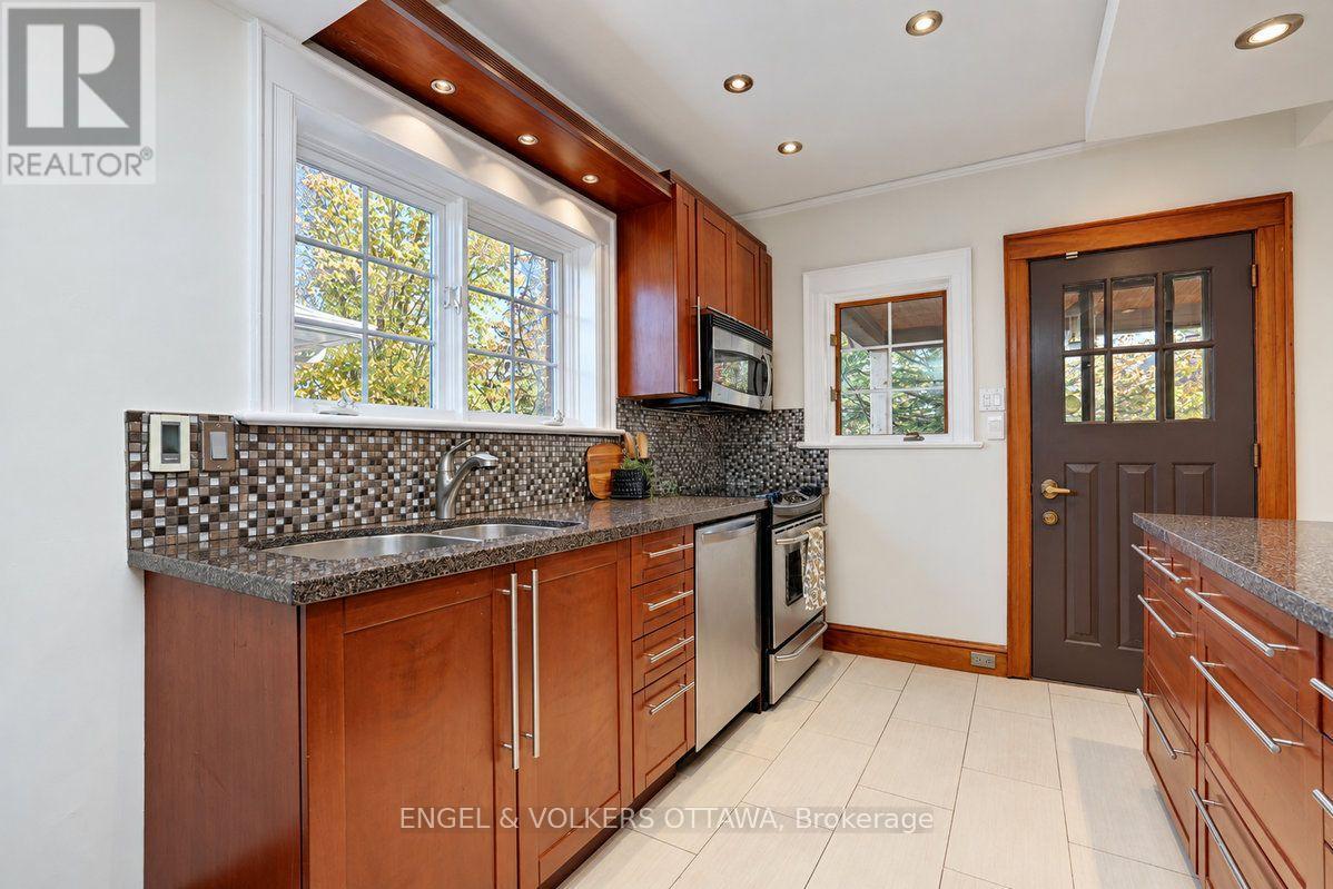 Plenty of cabinets