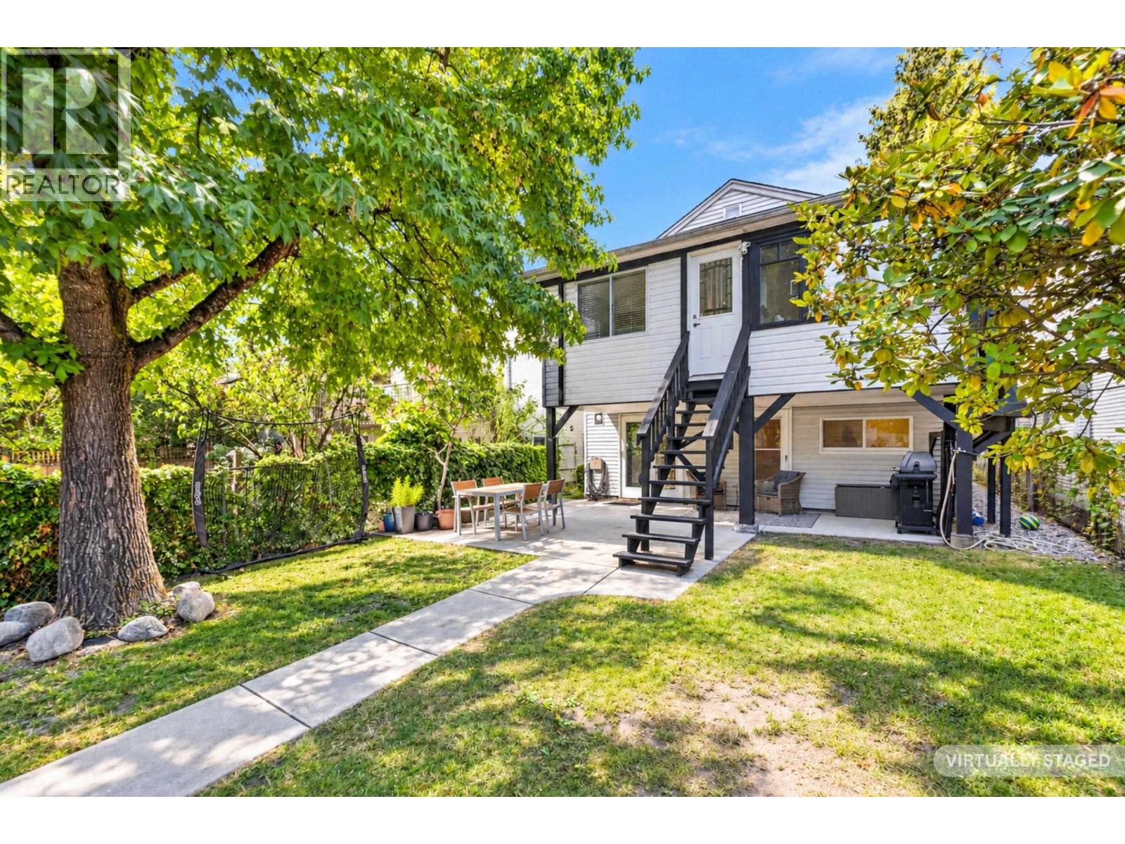 2218 E 11TH AVENUE, Vancouver - Image 1