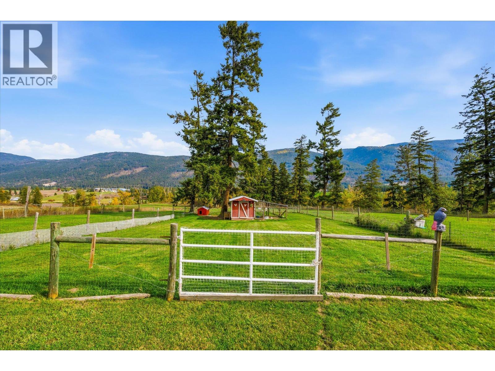 4652 Highway 97A - 76