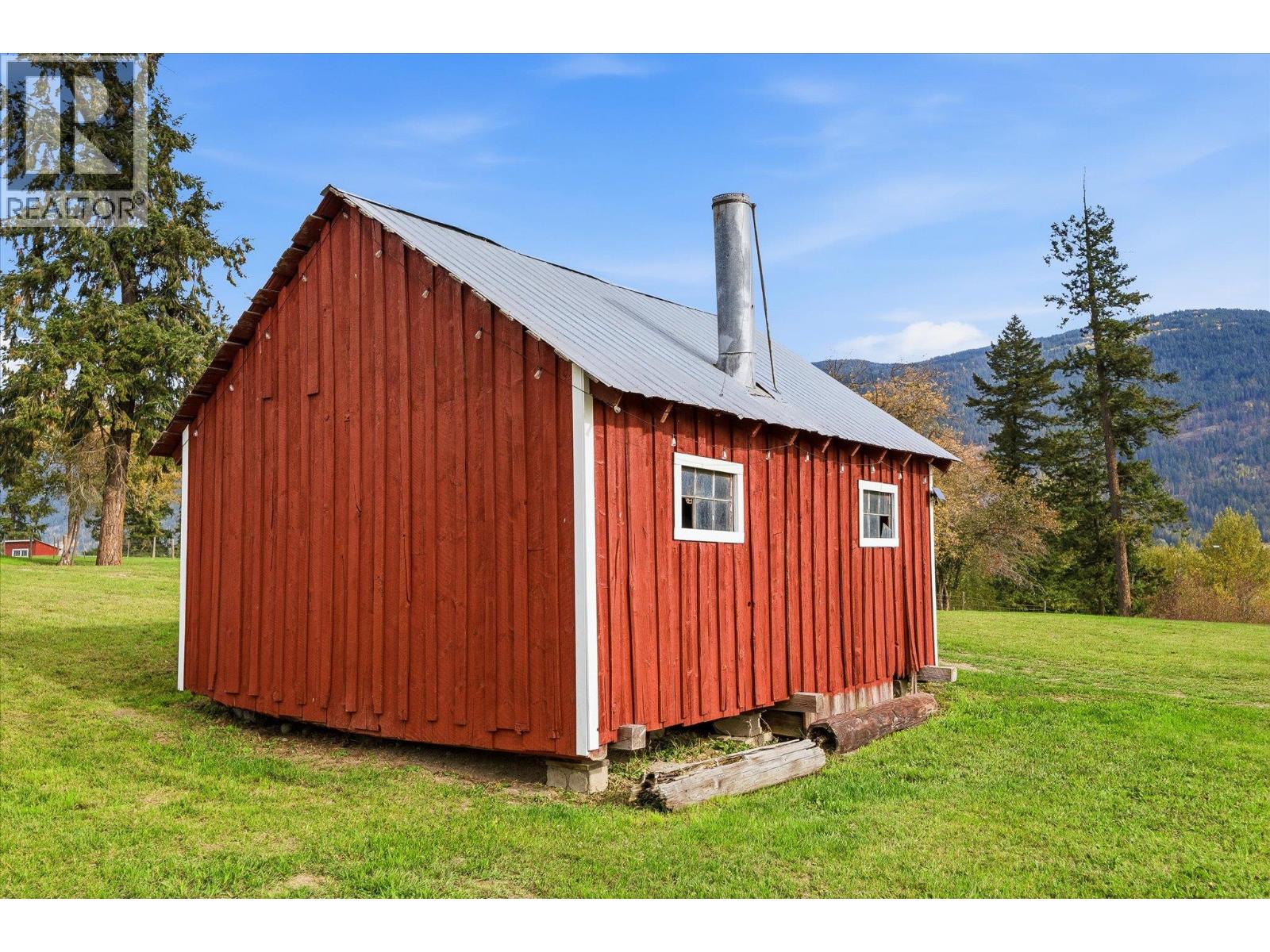 4652 Highway 97A - 63