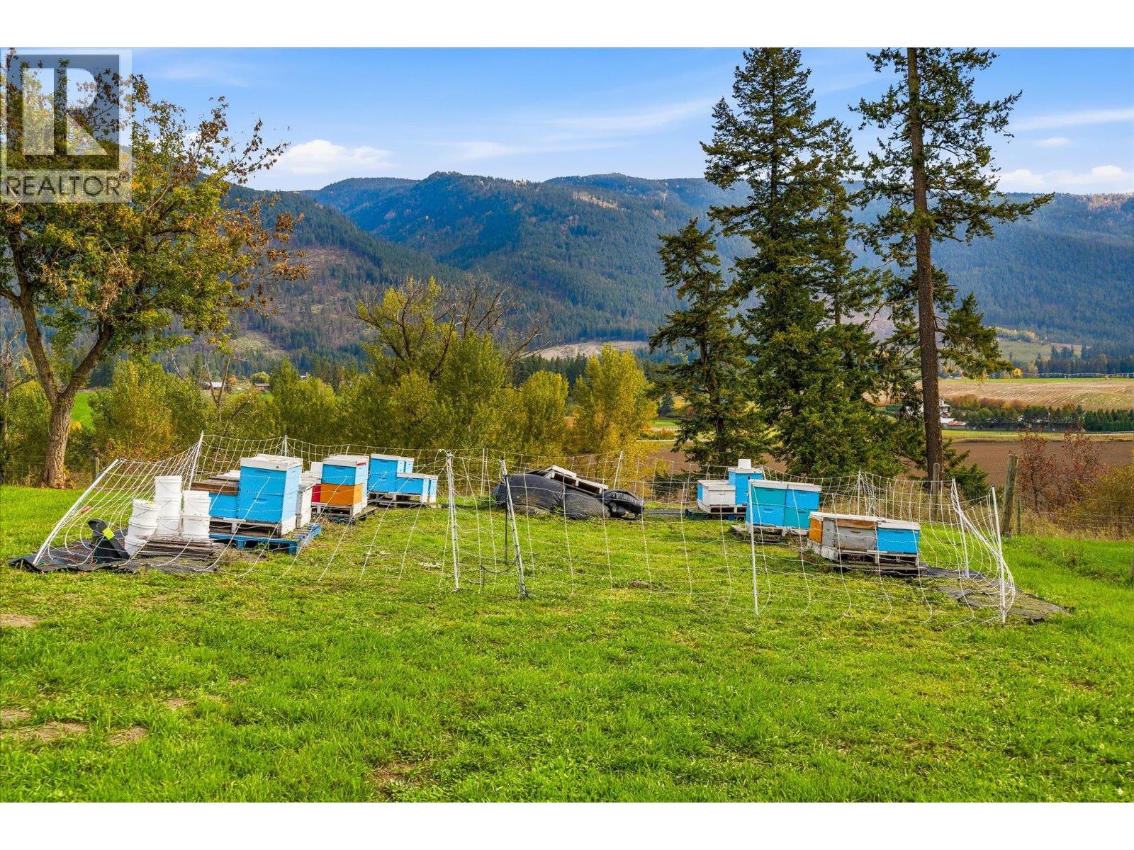 4652 Highway 97A - 77