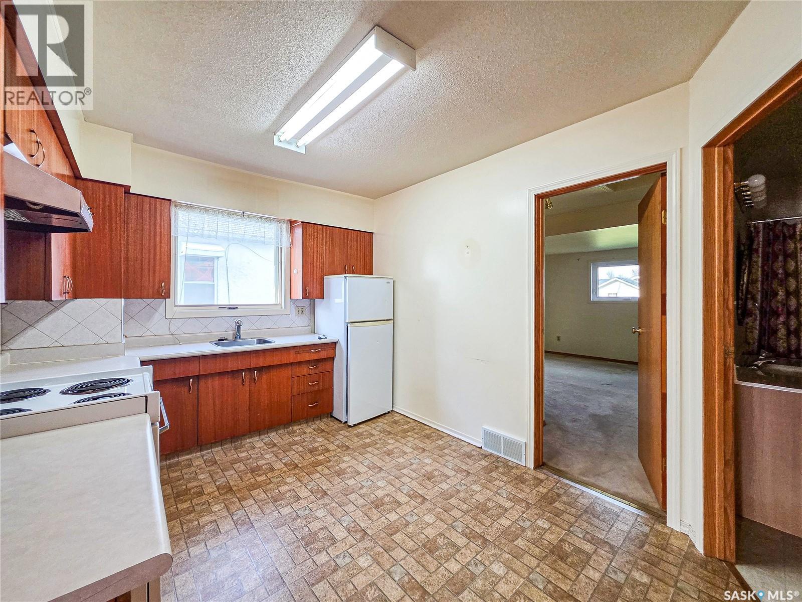 142 5th AVENUE W, Melville — photo 10