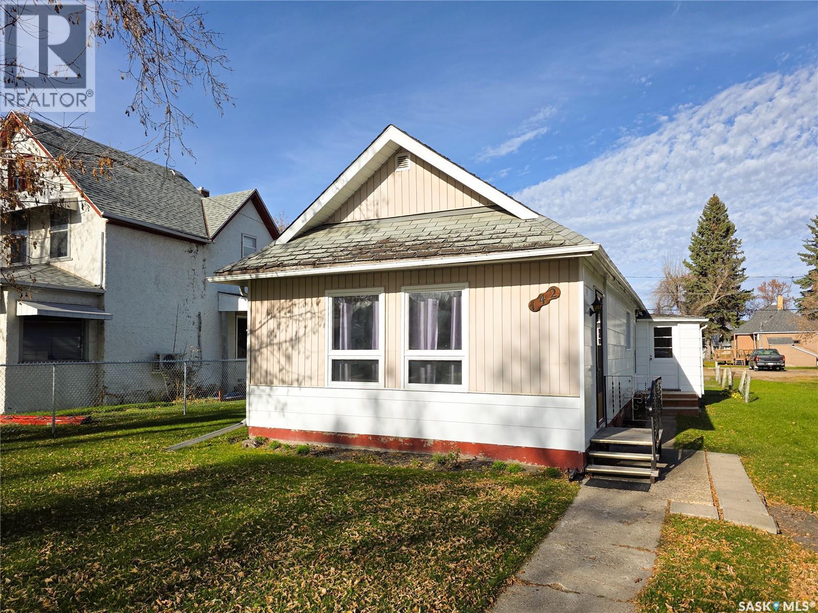 142 5th AVENUE W, Melville — photo 2