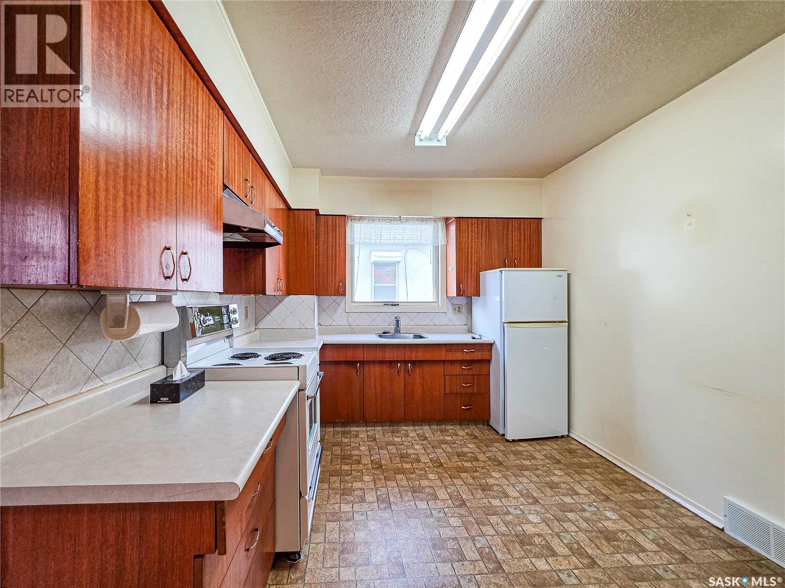 142 5th AVENUE W, Melville — photo 8