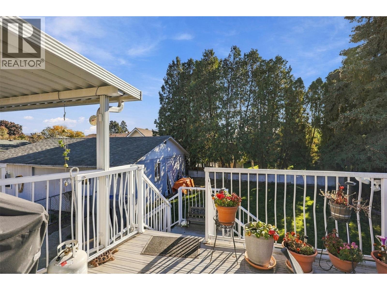 2499 Fleetwood Avenue - 22