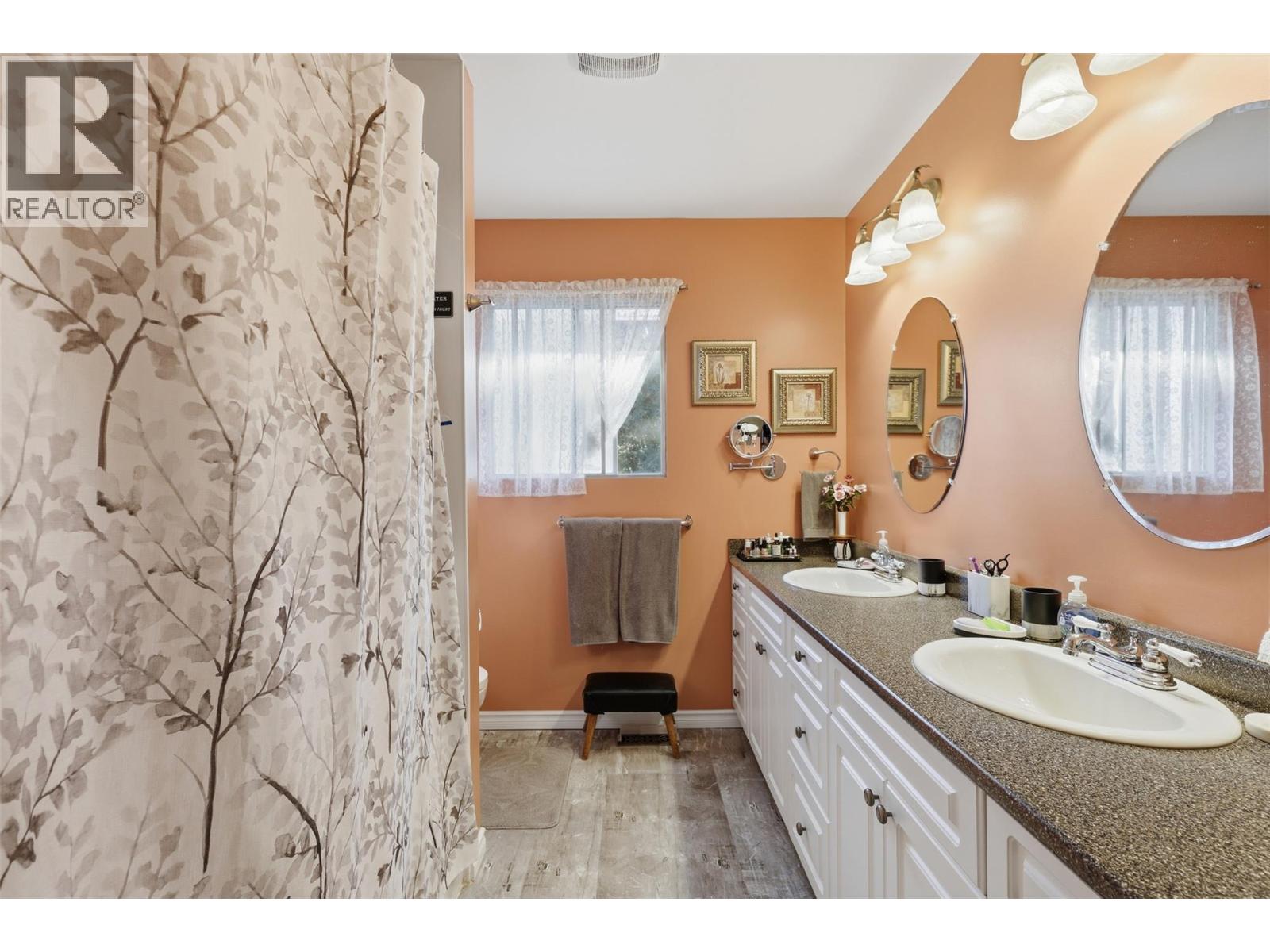2499 Fleetwood Avenue - 28