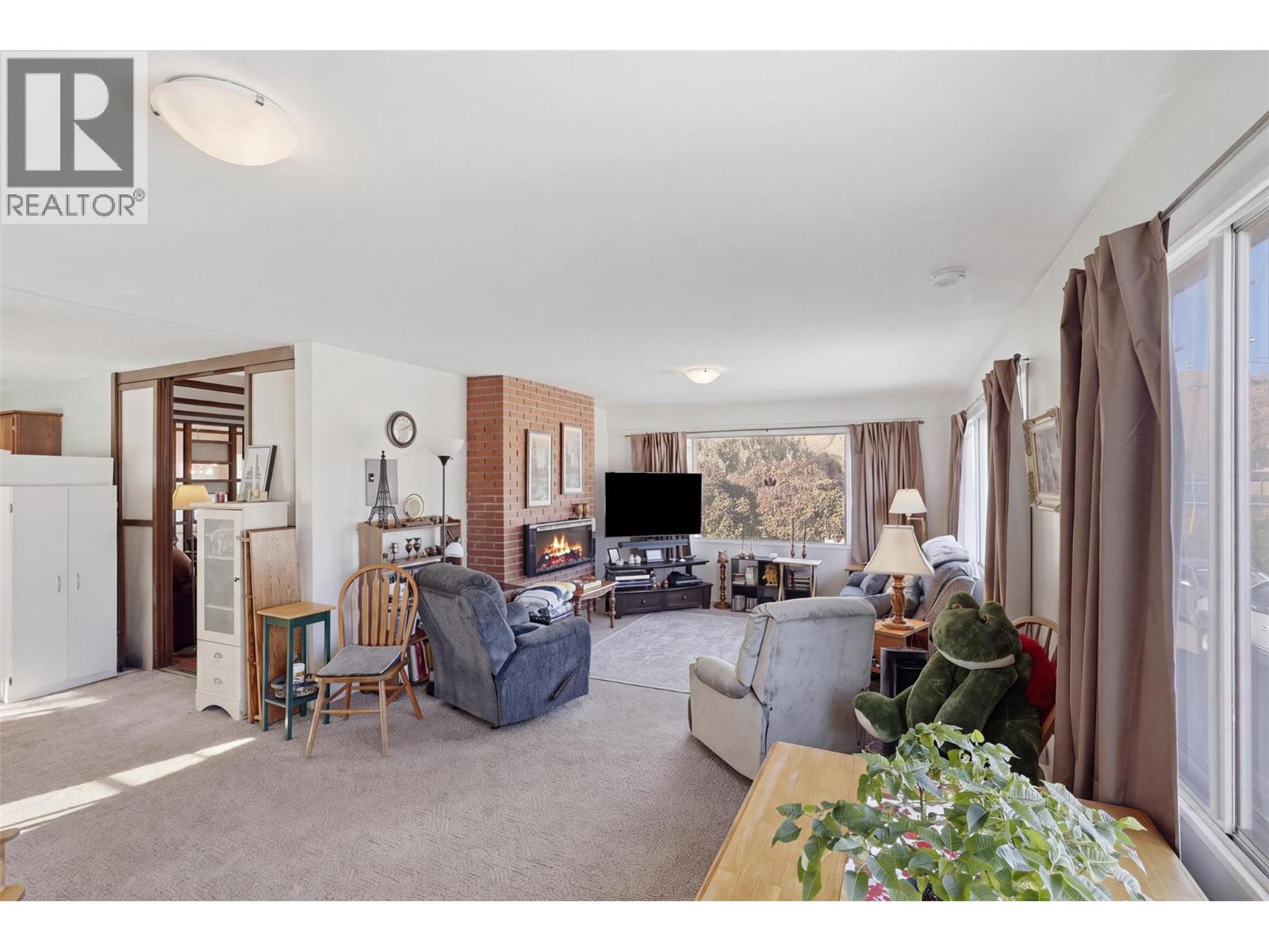 2499 Fleetwood Avenue - 11
