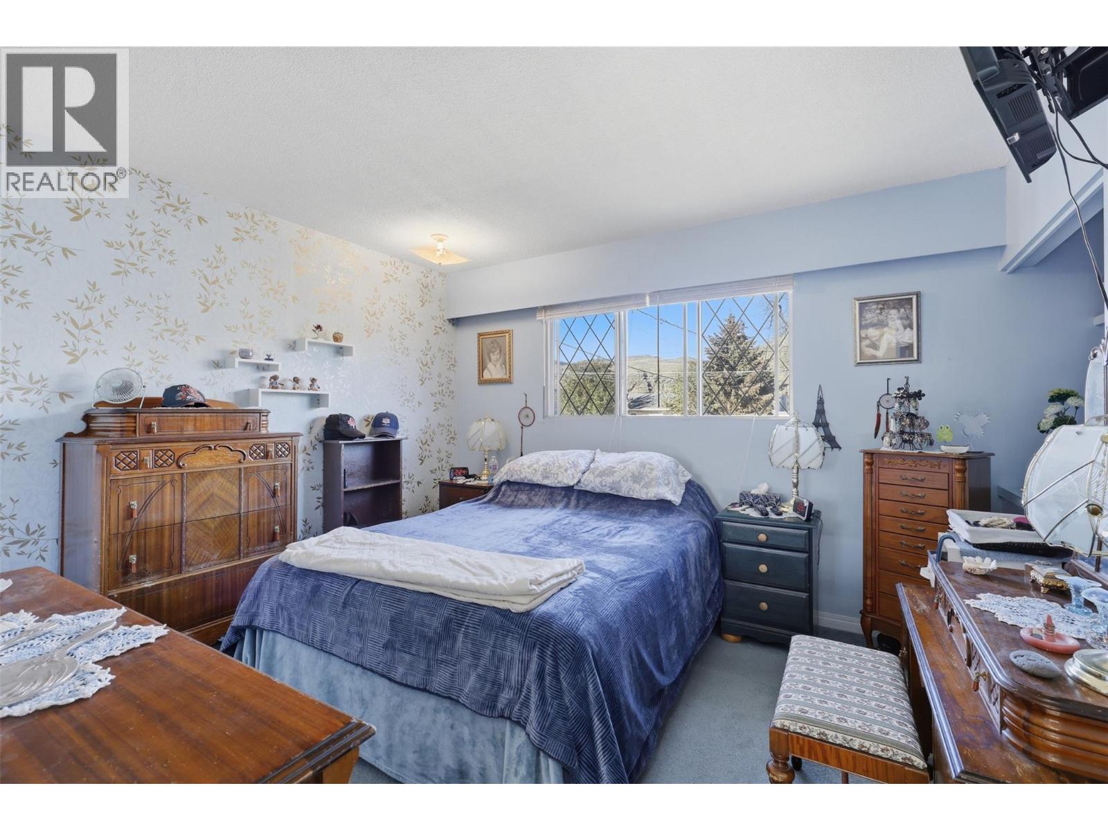 2499 Fleetwood Avenue - 23