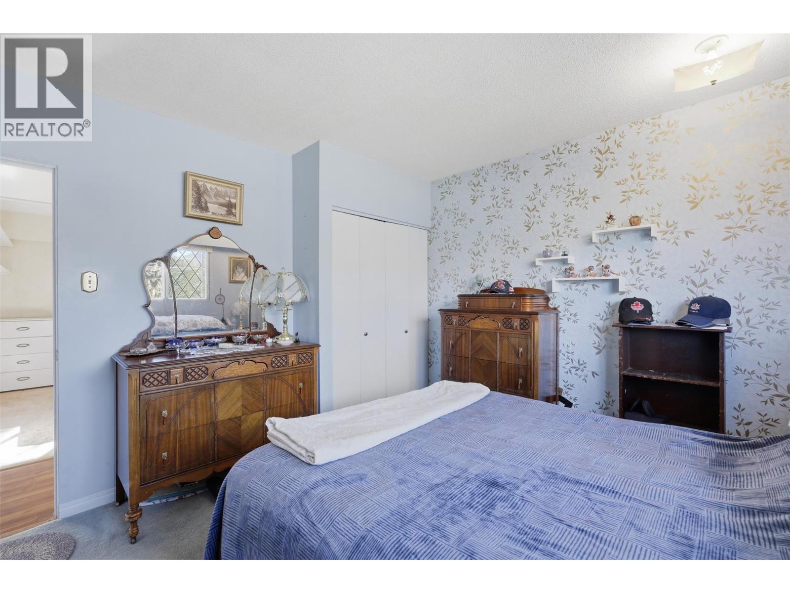 2499 Fleetwood Avenue - 24