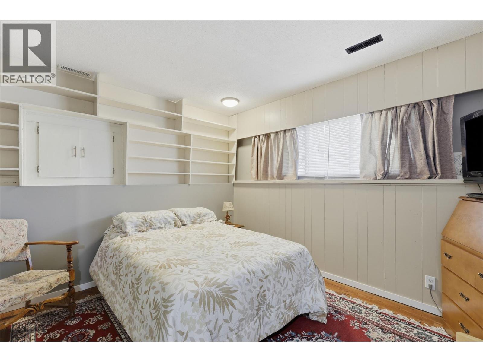 2499 Fleetwood Avenue - 33
