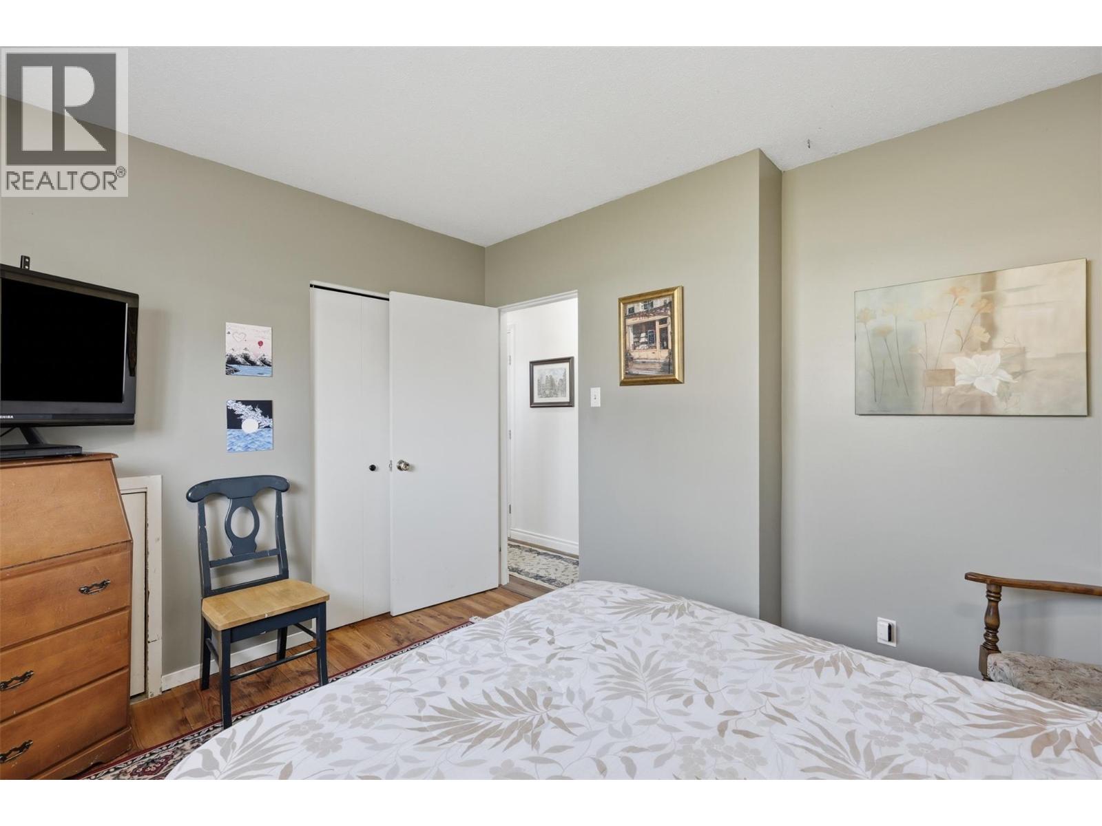2499 Fleetwood Avenue - 34