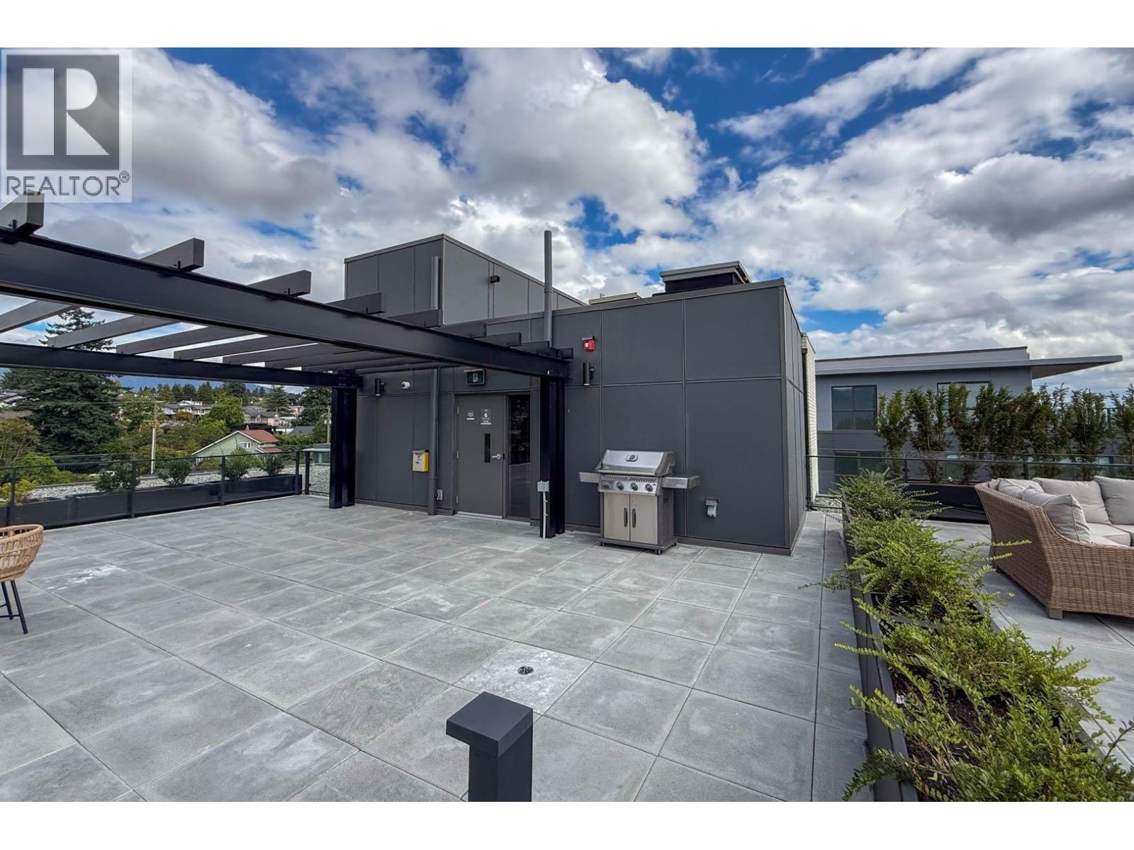 558 422 E 3RD STREET, North Vancouver - Image 1
