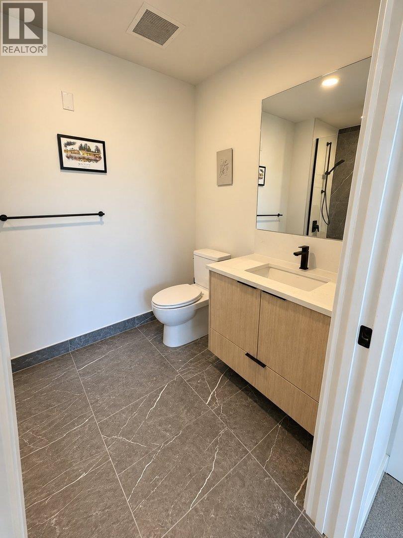 558 422 E 3RD STREET, North Vancouver - Image 1