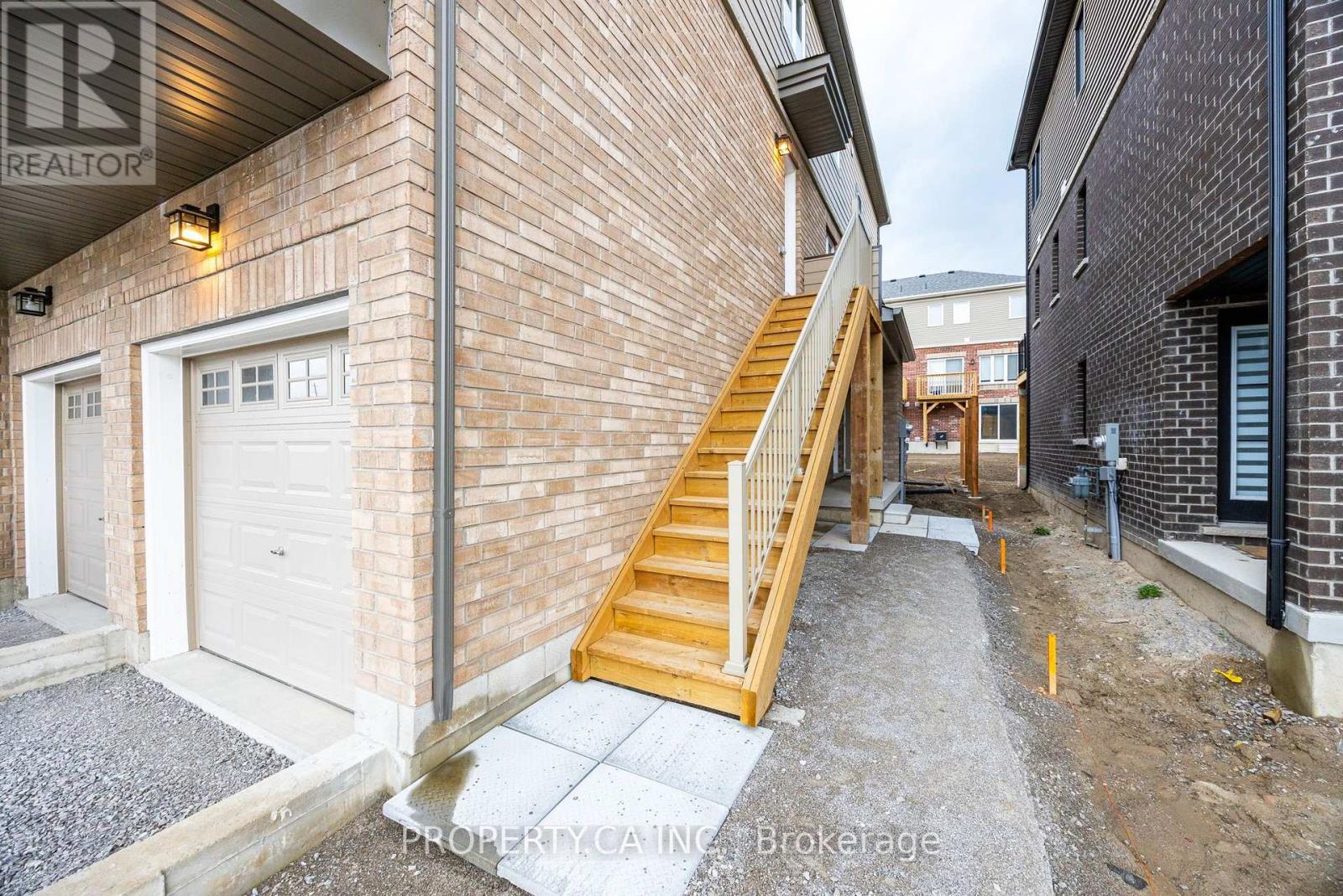 5-11 Tobias Lane, Barrie photo 3