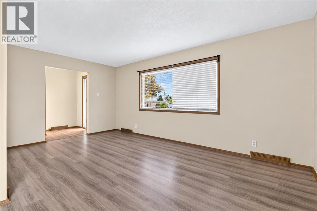 487 Northmount Drive NW, Calgary — photo 5