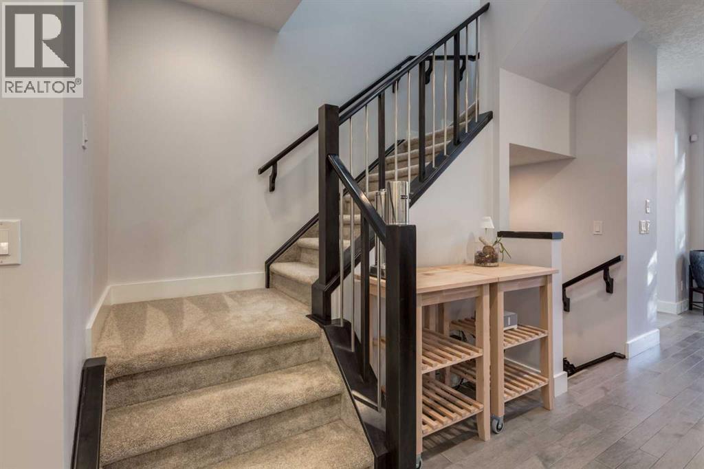 1, 306 12 Avenue NE photo 11