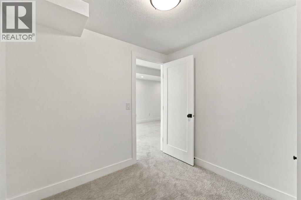 4918 21 Avenue NW, Calgary — photo 35