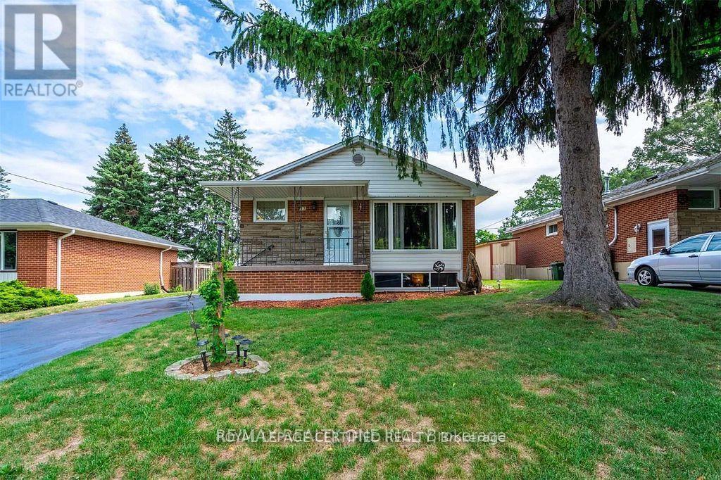 17 Carwyn Crescent, Hamilton, ON photo 2