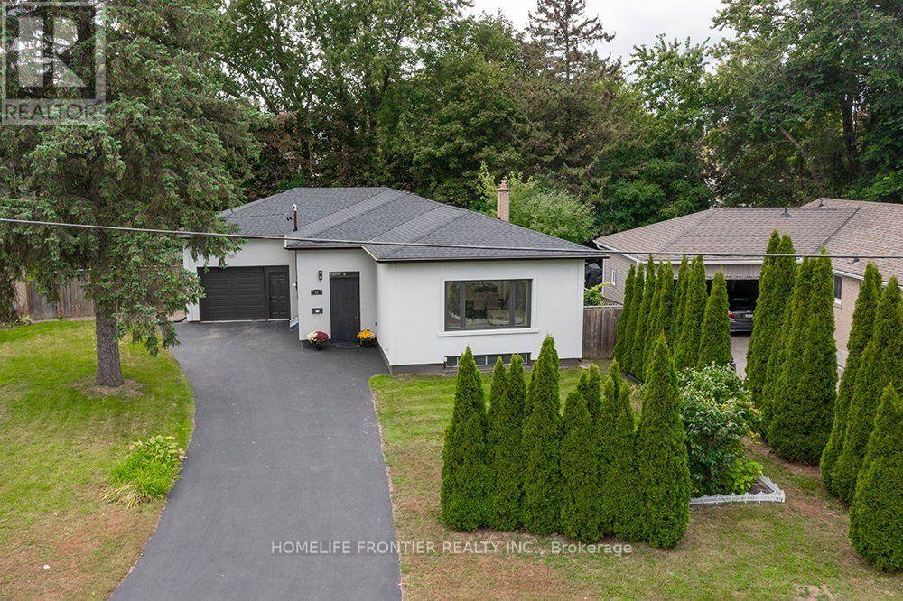 32 Davidson Road, Aurora, ON photo 3
