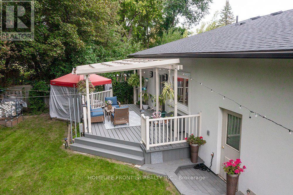 32 Davidson Road, Aurora, ON photo 5