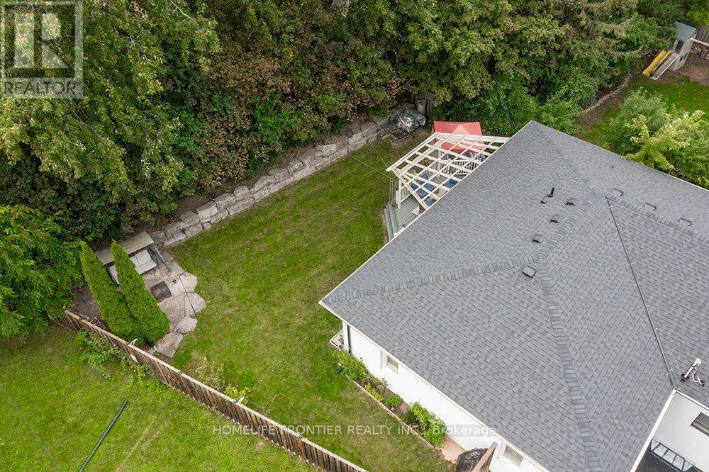 32 Davidson Road, Aurora, ON photo 8